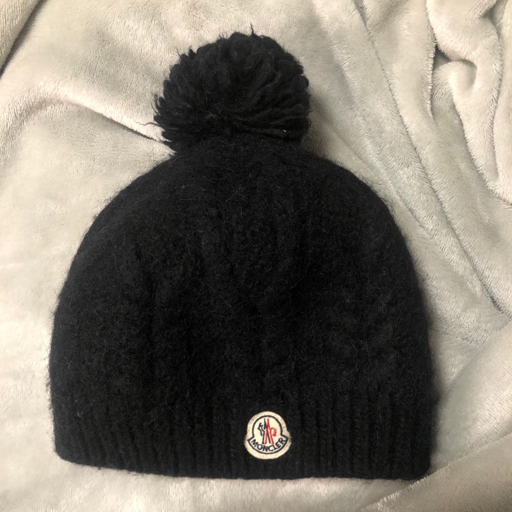 Moncler hat